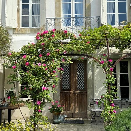 Bed and Breakfast Le Patio Des Senteurs Verzeille Esterno foto