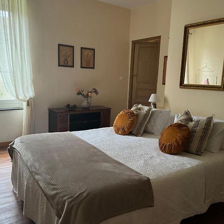 Bed and Breakfast Le Patio Des Senteurs Verzeille Esterno foto