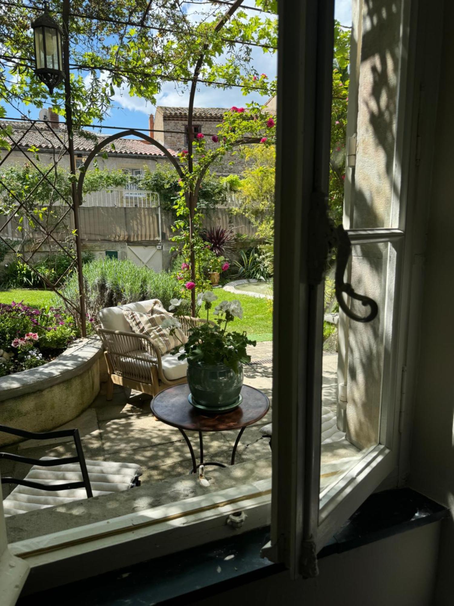 Bed and Breakfast Le Patio Des Senteurs Verzeille Esterno foto