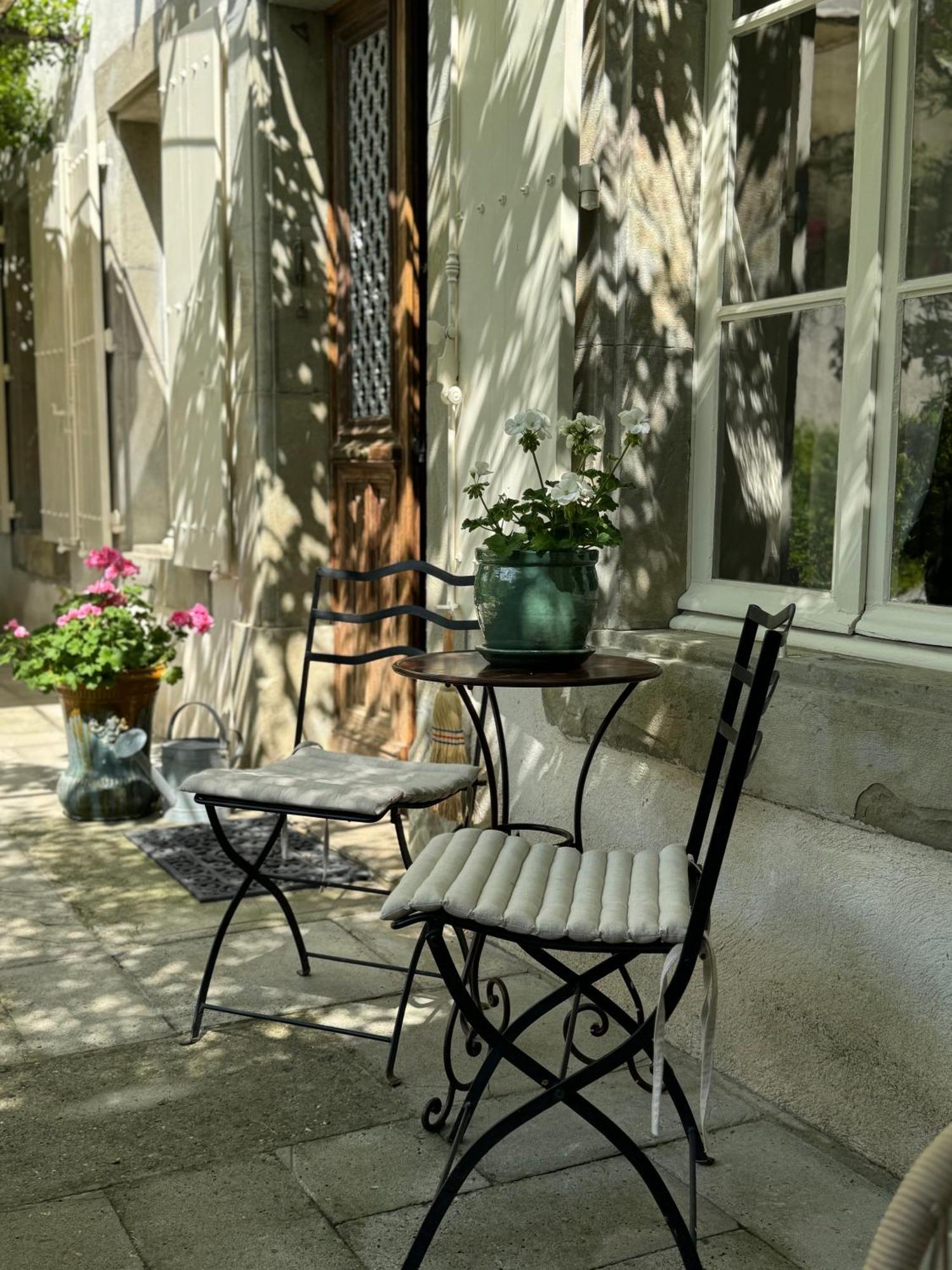 Bed and Breakfast Le Patio Des Senteurs Verzeille Esterno foto