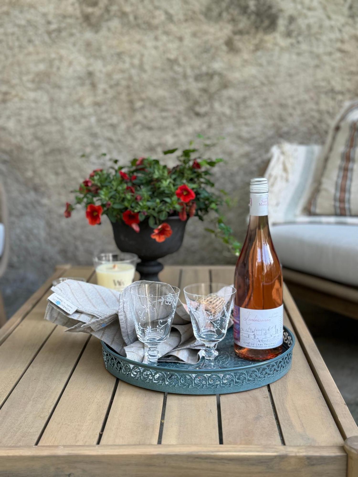 Bed and Breakfast Le Patio Des Senteurs Verzeille Esterno foto