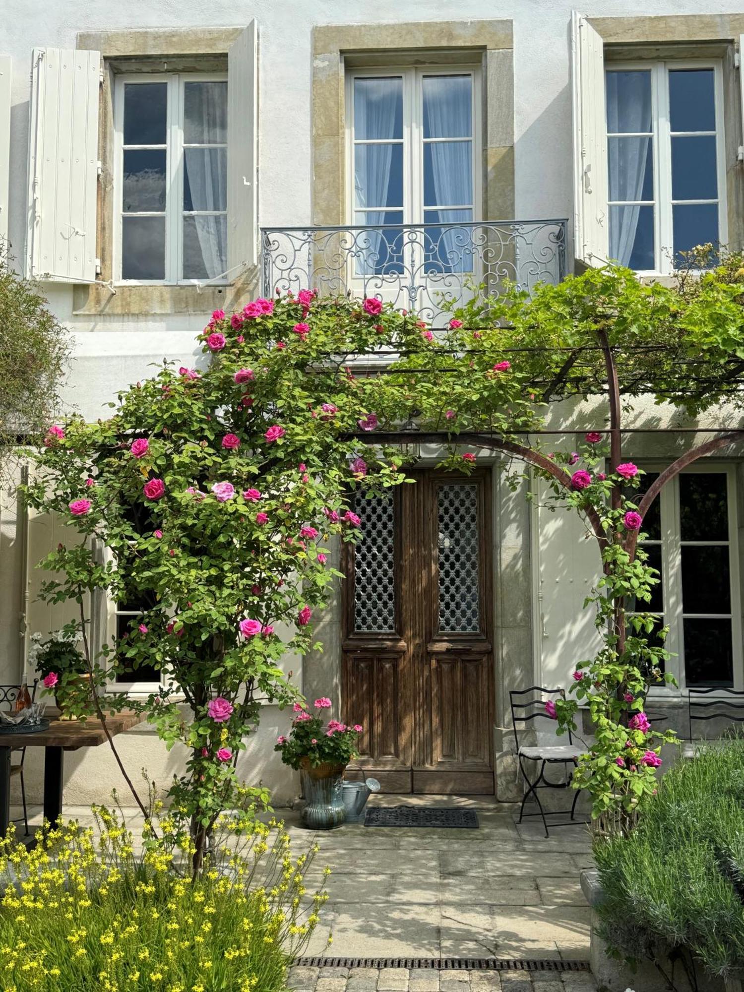 Bed and Breakfast Le Patio Des Senteurs Verzeille Esterno foto